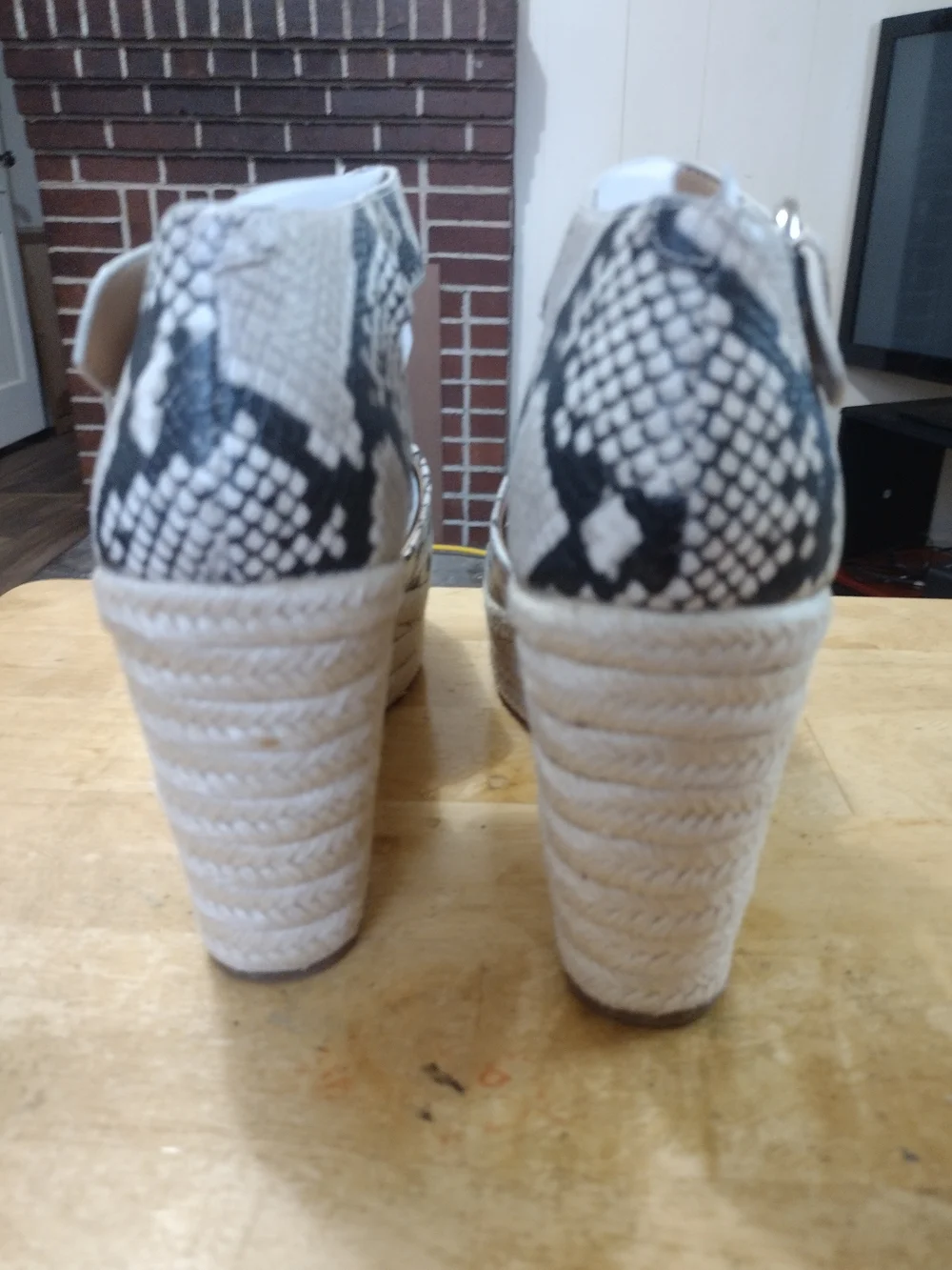 Womens Snake-Print Wedge Sandals in Black & White